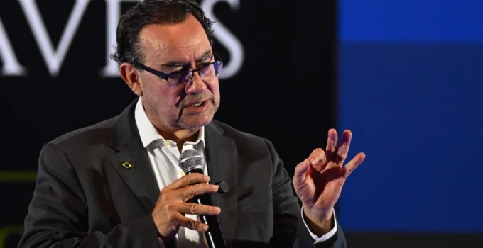 Augusto Cury propõe método SOFT para reformar escolas: Gestão Emocional, Finanças e Empreendedorismo podem revolucionar o ensino brasileiro