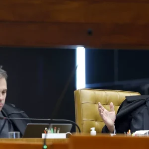 Moraes Pede Acesso Urgente a Processo Sigiloso de Mendonça Antes de Julgamento Crucial no STF