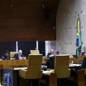 STF em Xeque: Investigação Contra Alexandre de Moraes por Mensagens com Ex-banqueiro Daniel Vorcaro Agita Corte