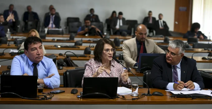 Senadores da Oposição Pedem Impeachment de Dias Toffoli no STF por Relações com Caso Banco Master