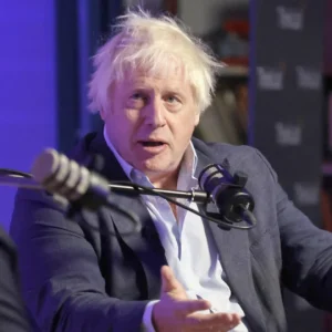 Ataque Russo na Fronteira Ucrânia-Polônia: Trem com Boris Johnson e Carl Bildt foi Alvo Provável de Drone, Diz Ucrânia