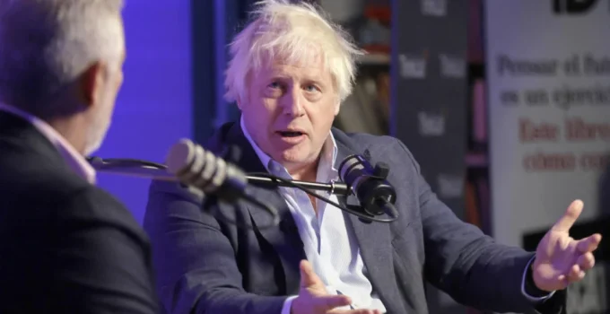Ataque Russo na Fronteira Ucrânia-Polônia: Trem com Boris Johnson e Carl Bildt foi Alvo Provável de Drone, Diz Ucrânia