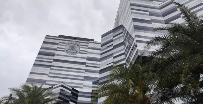 PF oferece a Fachin cópias de celular de Daniel Vorcaro, aumentando tensão para julgamento de Moraes no STF