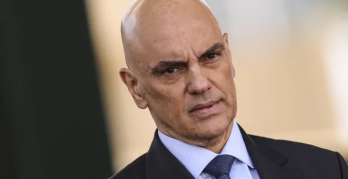 Moraes Acusa Mendonça de "Farsa Vingativa" e Alerta: "Tentativa de Golpe Não se Encerrou"
