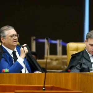 Dino pede investigação sobre ligações entre instituto de Mendonça, Banco Master e contratos públicos em SP