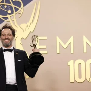 "Widow's Bay" Brilha no Emmy 2024: Comédia da Apple TV+ Conquista 14 Prêmios e Homenageia Ícones de Hollywood