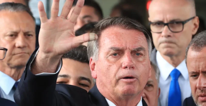 PGR veta Smart TV para Bolsonaro na prisão, mas libera leitura e visitas religiosas; entenda os motivos