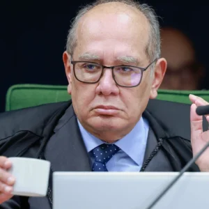 Rixa entre Gilmar Mendes e André Mendonça no STF adia decisão sobre investigação contra Alexandre de Moraes