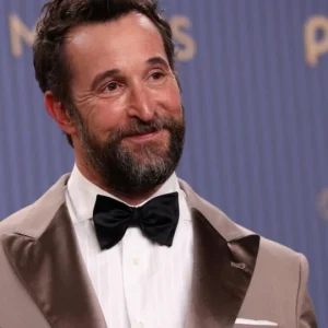 The Pitt: Como o drama médico "antigo" se tornou fenômeno premiado e conquistou o Emmy 2026 com fórmula "woke"