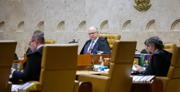 STF em Impasse: Voto de Fachin Pode Desempatar Inquérito Contra Moraes em Meio a Dúvidas Jurídicas