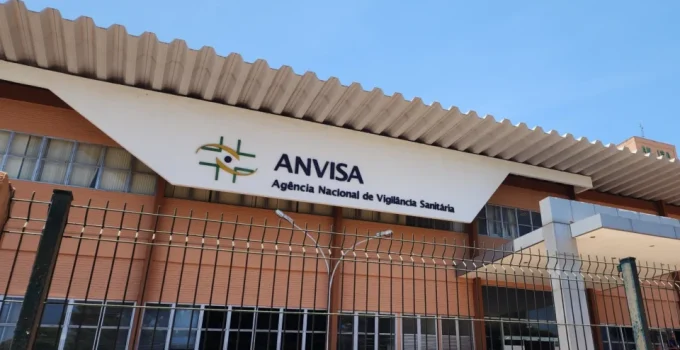 Anvisa suspende testes de nova terapia da Novartis para doenças autoimunes após 3 mortes