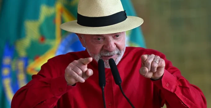 Lula revela que usava "sangue de Cristo" para justificar o vermelho do PT e compara barba a Jesus