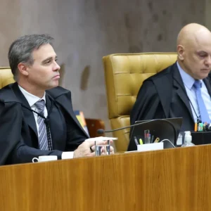 Crise no STF Ameaça Investimentos no Brasil: Mercado Financeiro Alerta para Impacto no Câmbio e Juros