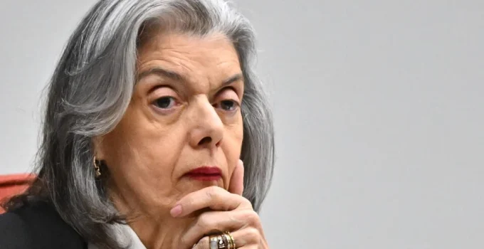 Cármen Lúcia, a Ministra do STF Que Se Declarou "Envergonhada" com o Cenário Atual da Corte
