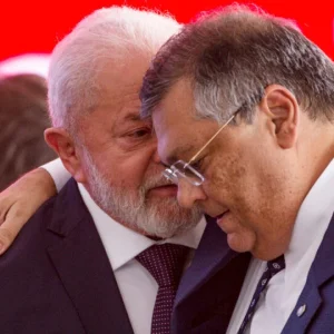 Flávio Dino adia julgamento de Moraes, e manobra no STF liga Lula a escândalo às vésperas das eleições de 2026