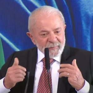 Lula pede a pastores evangélicos que igrejas não façam política e busca apoio para reeleição em 2026