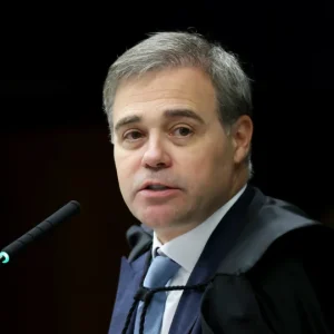 Mendonça rebate críticas de Gilmar Mendes no STF e defende código de ética após acusações de "ajuste" com Fux