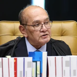 Gilmar Mendes acusa Fux de "ajuste prévio" com Mendonça e aprofunda crise no STF sobre afastamentos na PF
