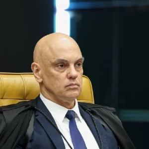 Alexandre de Moraes: Assumir STF em 2027 sem responder acusações pode gerar crise inédita e sem precedentes