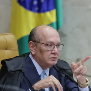 Gilmar Mendes articula AUMENTO da idade de aposentadoria no STF para barrar renovação e teme "puxadinho" da direita