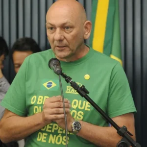 Luciano Hang é processado pelo MPT em R$ 30 milhões após discurso contra fim da escala 6x1 em evento da Havan