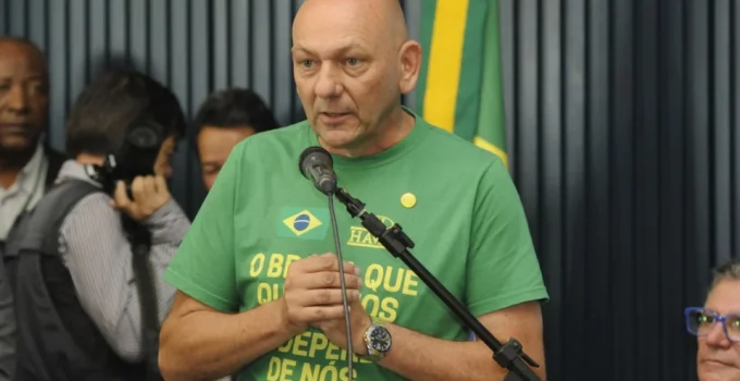 Luciano Hang é processado pelo MPT em R$ 30 milhões após discurso contra fim da escala 6x1 em evento da Havan