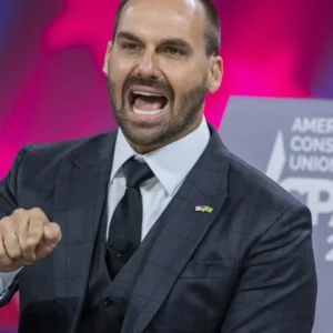 Primeira Turma do STF CONFIRMA condenação de Eduardo Bolsonaro em caso de suposta coação; entenda os detalhes