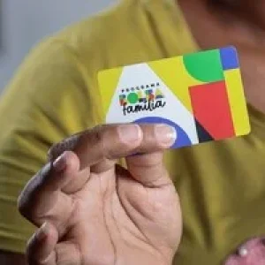 Bolsa Família: Governo Lula Anuncia Aumento de 15% às Vésperas do 2º Turno e Gera Debate sobre Impacto Fiscal e Eleitoral