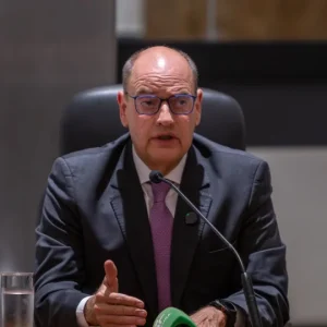 Governador Interino do Rio Ricardo Couto Anuncia Estado "Fora do Vermelho" e R$ 5 Bilhões em Caixa, Lula Elogia Gestão