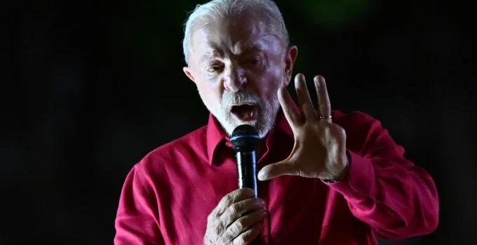 PT lança panfleto 'Bíblico' para conquistar eleitores evangélicos em 2026, associando Lula a passagens sagradas