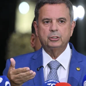 Rogério Marinho propõe que 49 senadores abram impeachment de ministro do STF e acabem com "blindagem"