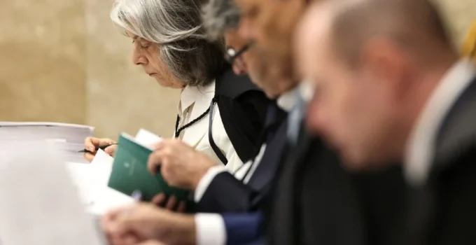 Cármen Lúcia Pede Desculpas e Lamenta Crise no STF, Mas Mantém Apoio a Decisões Polêmicas que Geram Desconfiança