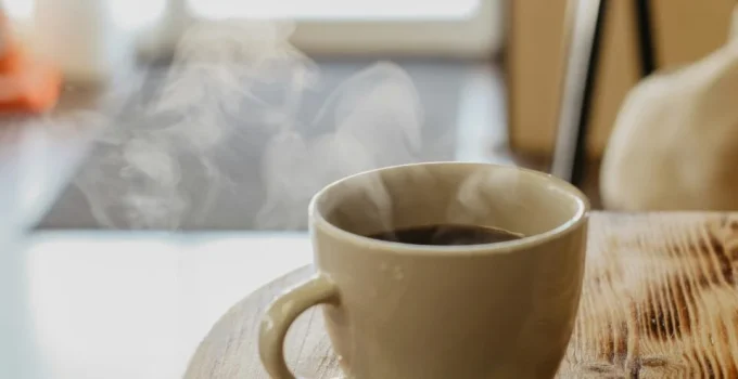 Bebidas Muito Quentes: O Perigo Oculto no Café e Chá que Triplica Risco de Câncer de Esôfago, Alerta Estudo de Oxford