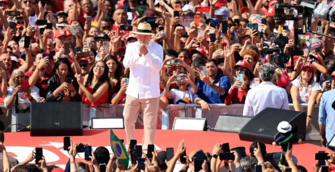 Lula declara que quer vencer eleição para manter Bolsonaro preso e provoca agronegócio: "se ajoelhar"
