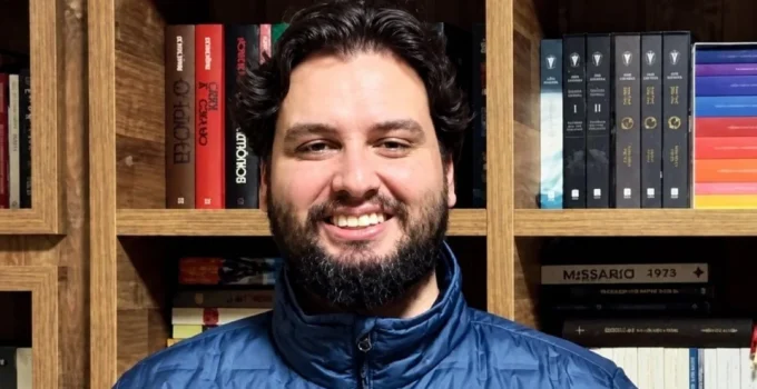 Defesa de Filipe Martins Denuncia Rotina de Restrições Cruéis na Prisão Paranaense: Isolamento e Falta de Oportunidades