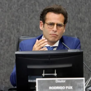 OAB-RJ Defende Rodrigo Fux Após Vazamento de Mensagens com Banqueiro; Entenda o Caso