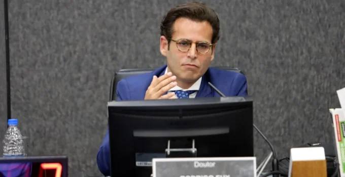 OAB-RJ Defende Rodrigo Fux Após Vazamento de Mensagens com Banqueiro; Entenda o Caso