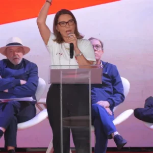 Janja alfineta bolsonarismo em SC e orienta militância: "Não é para chegar brigando"