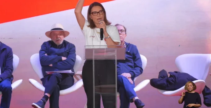 Janja alfineta bolsonarismo em SC e orienta militância: "Não é para chegar brigando"