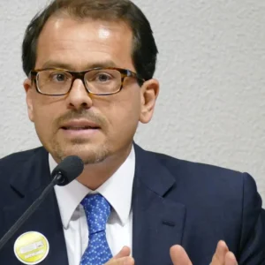 Ministro do TSE que suspendeu Deltan Dallagnol é o mesmo que liberou campanha de Garotinho em decisões opostas
