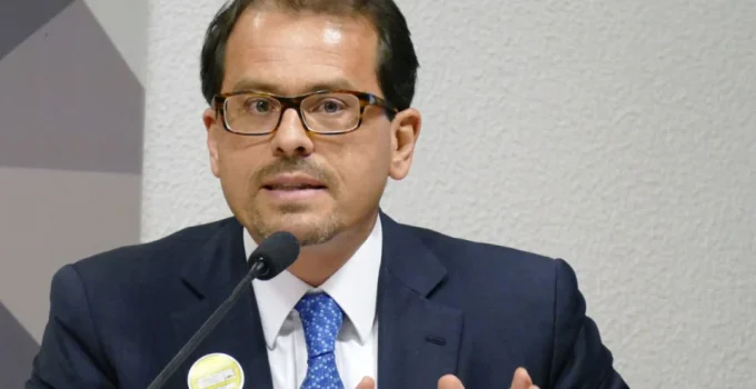 Ministro do TSE que suspendeu Deltan Dallagnol é o mesmo que liberou campanha de Garotinho em decisões opostas