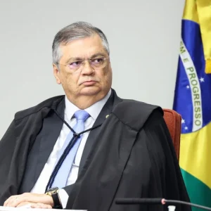 Flávio Dino Vê Racismo em Críticas a Citações de Aristóteles e Clássicos: "Preconceito Regional"