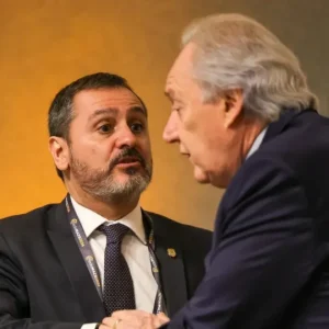 Vídeo em Londres: Vorcaro, Lewandowski e Chefes da PF Juntos em Evento; Nova Polêmica Após Foto com Procurador-Geral Gonet