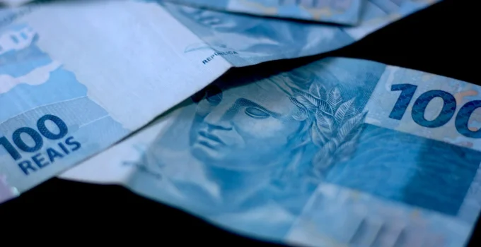 Trabalhador Brasileiro: Quase 5 Meses de Salário Dedicados Apenas ao Pagamento de Impostos em 2025