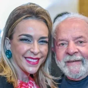 Mensagens Revelam: Lobista Roberta Luchsinger Compartilhava Voos da FAB com Lulinha e Encontrava Pai em Brasília