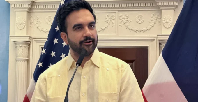 Prefeito de NY, Zohran Mamdani, exige prisão de Netanyahu e o chama de 'criminoso de guerra'