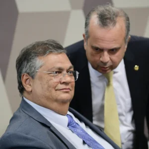 Rogério Marinho compara poder de Flávio Dino sobre emendas ao inquérito das fake news