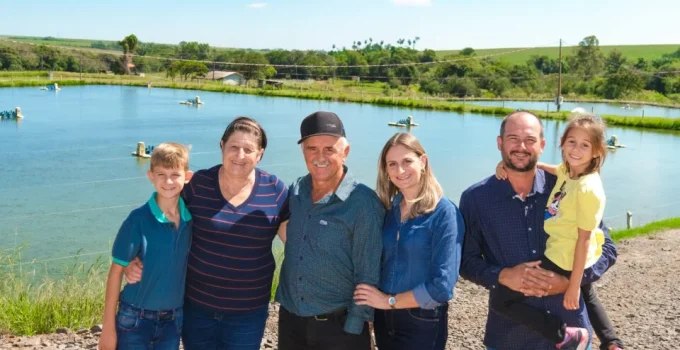 Cooperativismo Transforma Pequenas Propriedades Rurais no PR em Fábricas de Renda: Veja Como a Diversificação Eleva o Faturamento