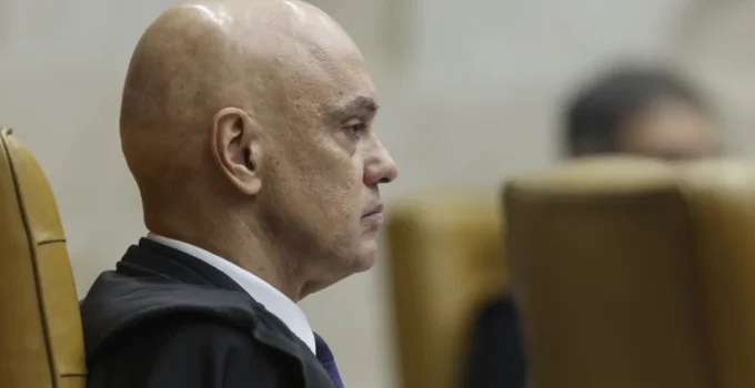 Flávio Bolsonaro em Ascensão: Moraes e Aliados no STF Temem Impeachment e Crise Institucional