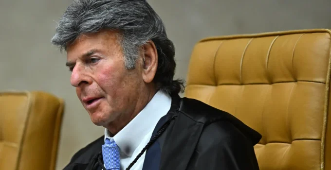 Fux dá 10 dias para Alcolumbre responder sobre acesso de citados no caso Master ao Senado